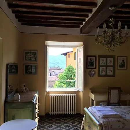 Lucca Centro Storico Con Giardino