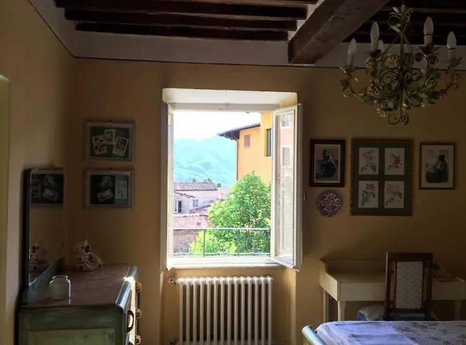 Lucca Centro Storico Con Giardino